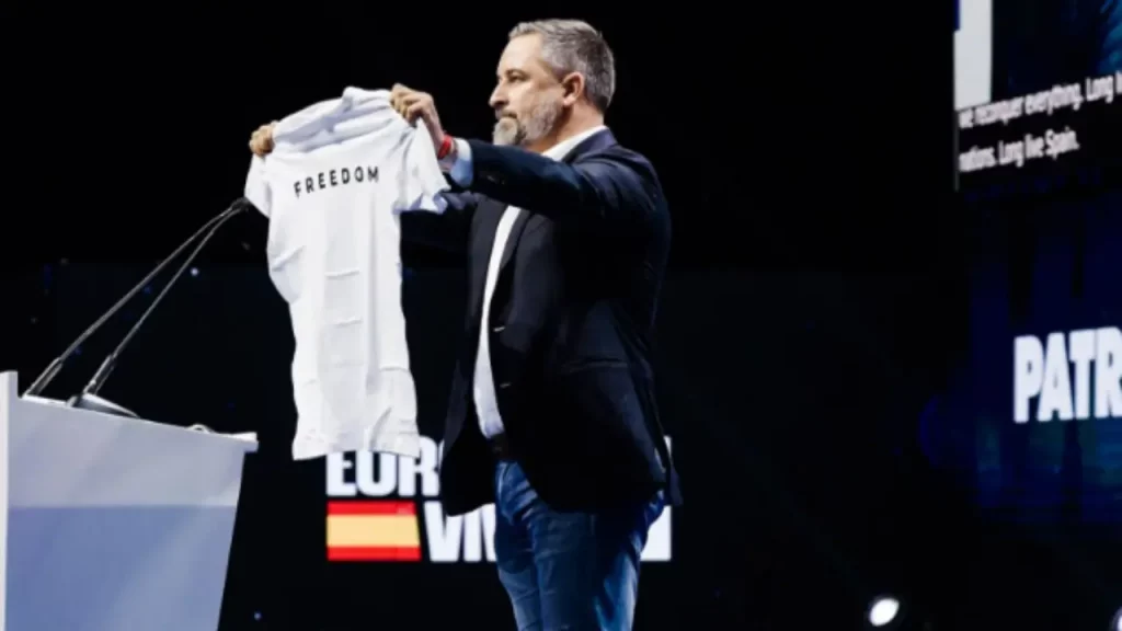 Abascal denuncia una “persecución global”