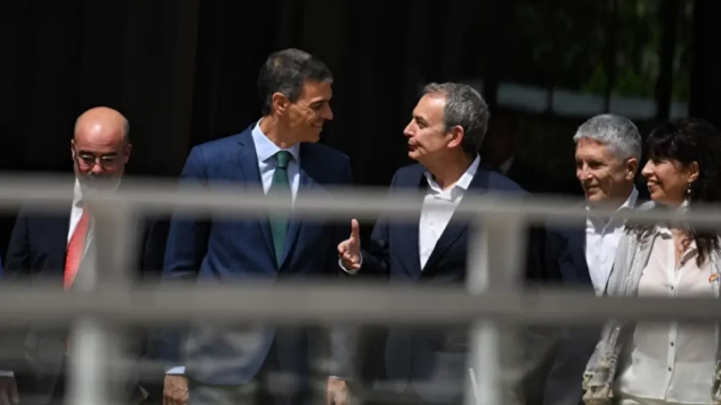 El PP exige retirar el visado a Zapatero