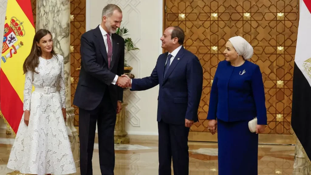 El Rey denuncia desde Egipto el “brutal e inaceptable sufrimiento” 