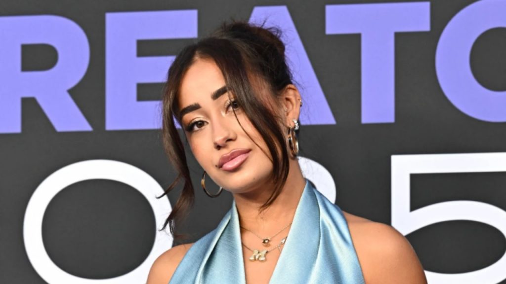 Los Premios Forbes 2025 generan polémica por los estilismos de las celebridades, combinando glamour, tendencias y mensajes políticos.