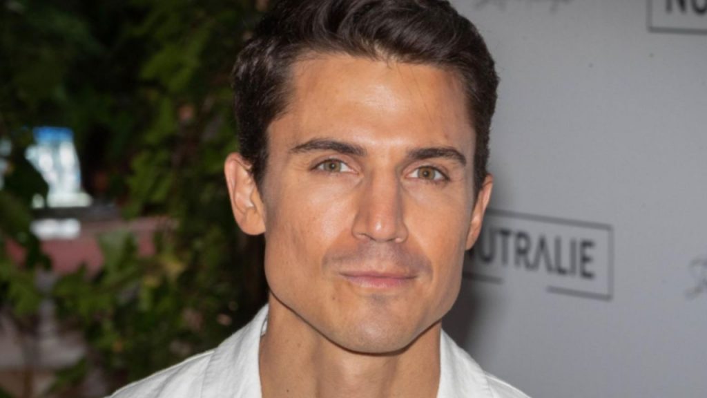 Álex González pierde 10 kilos en tres meses para su papel en La sospecha de Sofía, revelando métodos extremos y sacrificios personales que generan debate sobre salud y cine.