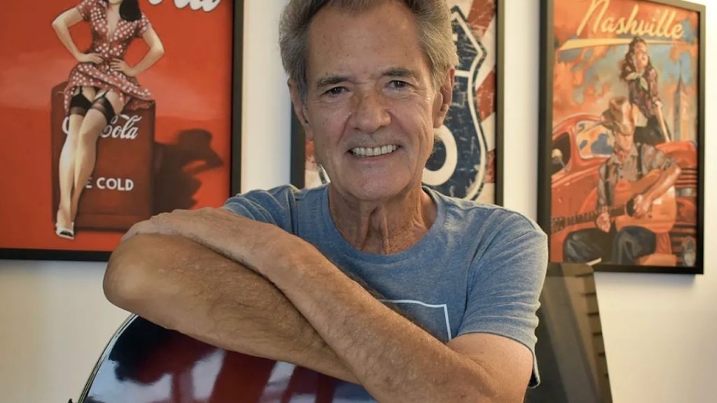 Ramón Arcusa, del Dúo Dinámico, recuerda a su compañero Manolo y critica el relato woke, afirmando que la izquierda ha perdido el rumbo en su discurso.