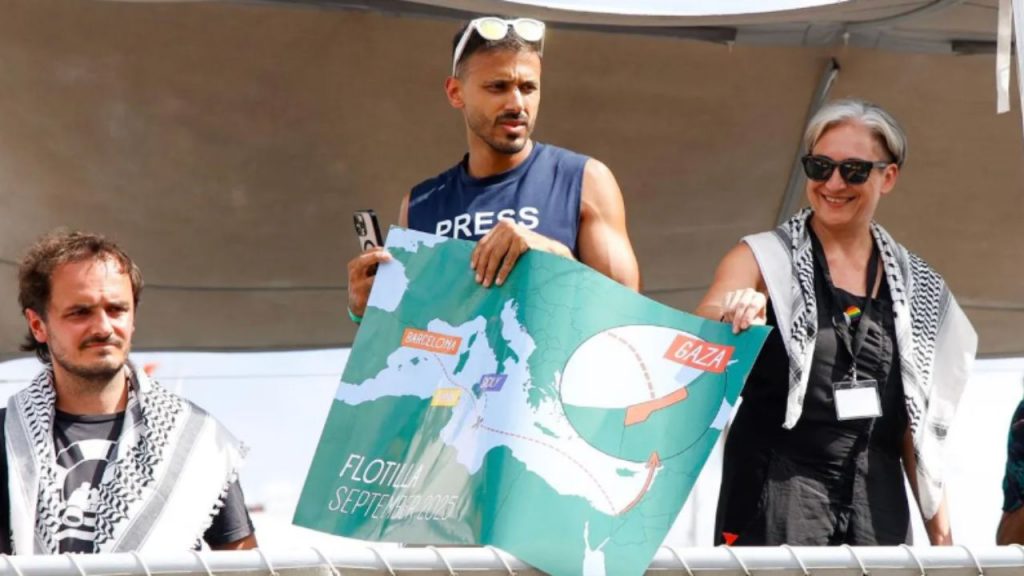 Un fallo mecánico obliga a reubicar a los pasajeros del barco 'Familia' de la flotilla hacia Gaza, incluyendo a Ada Colau, mientras la misión humanitaria sigue adelante bajo la protección del buque español 'Furor'.