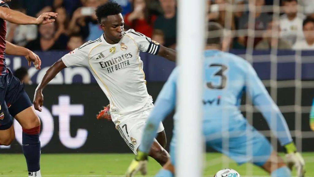 Vinicius, MVP del Real Madrid ante el Levante con gol y asistencia, genera polémica tras un gesto contra el capitán Elgezabal durante un penalti. El rival critica su actitud y reabre el debate sobre los valores en el fútbol.