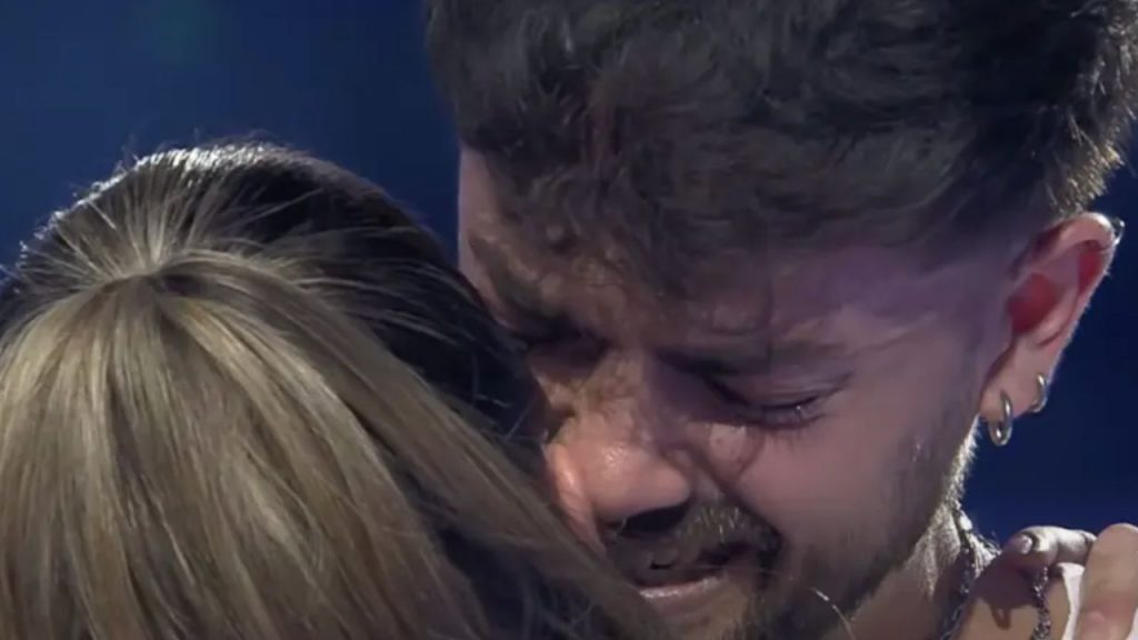 Iván Rojo se convierte en el primer expulsado de OT2025 y arrasa en redes con memes y polémica. Su actitud dividió al público y generó debate sobre el trato a los jóvenes artistas en televisión.