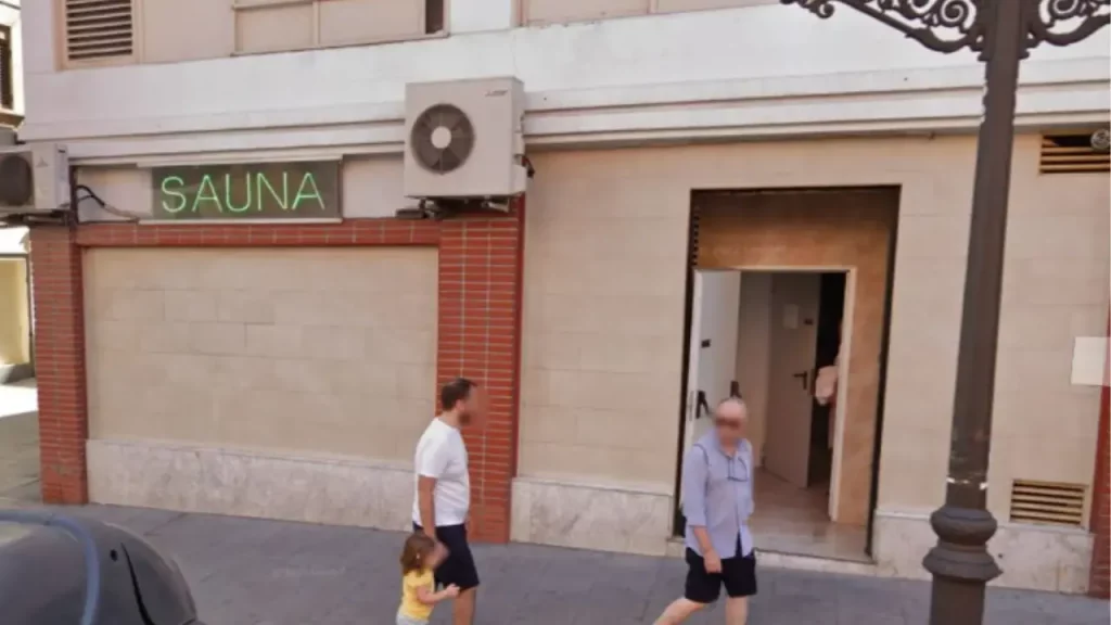 El suegro de Sánchez camufló habitaciones de prostitución