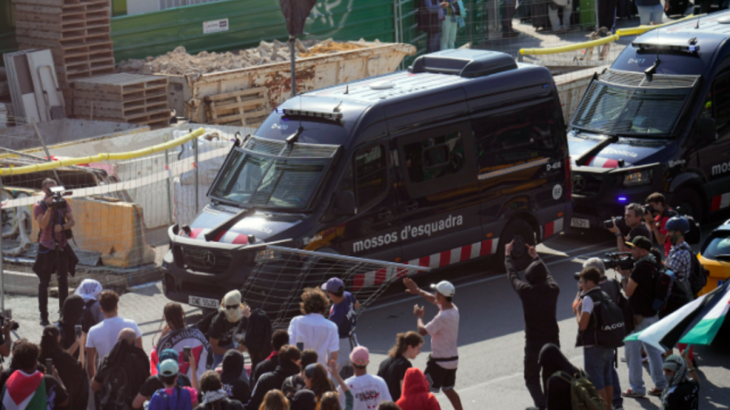 Quince detenidos y graves disturbios en Barcelona