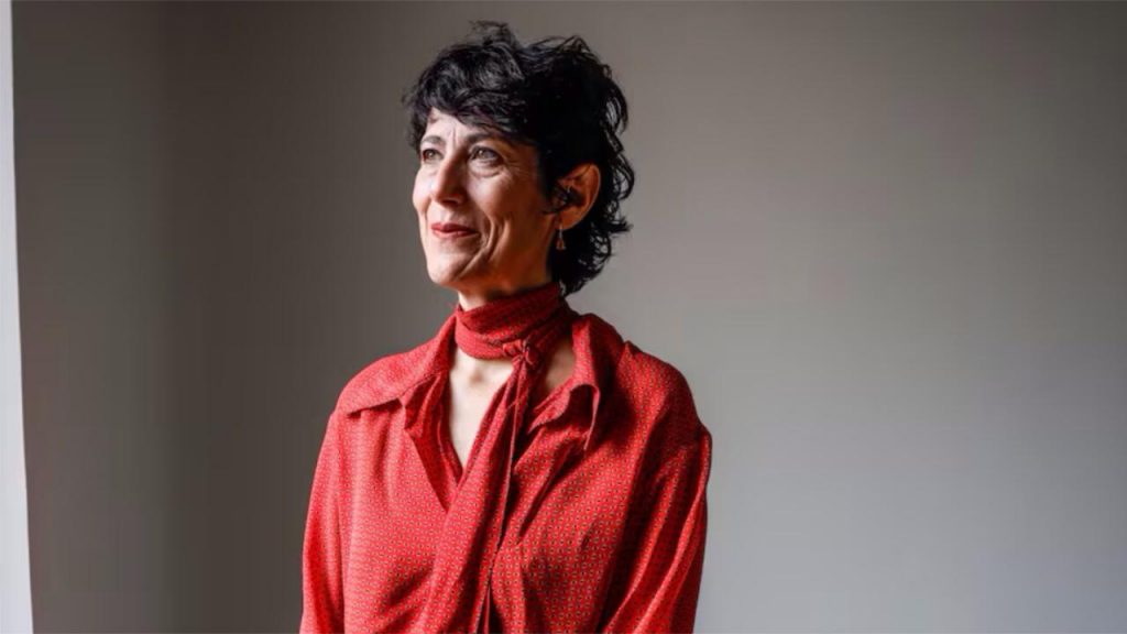 El Gobierno propone congelar las cuotas de autónomos con menores ingresos hasta 2026 tras la polémica por las subidas previstas. La medida genera dudas y división en el sector.