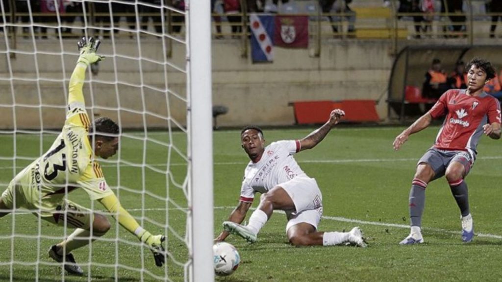 Lucas Ribeiro Costa evita la derrota del Albacete en un empate sin goles ante la Cultural Leonesa. Un partido con polémicas arbitrales, escasa creatividad ofensiva y defensa sólida de los manchegos.