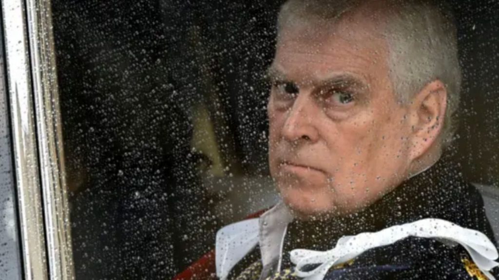 El príncipe Andrés vuelve al centro del escándalo por su vínculo con Jeffrey Epstein y presuntos beneficios financieros ligados a la red del magnate.