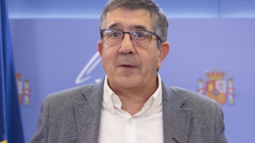 El PSOE denuncia al juez Puente por cuestionar a Ábalos en el caso Koldo, alegando que su auto sobre el diputado vulnera la separación de poderes.
