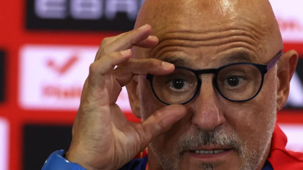 España anuncia la lista para Georgia y Bulgaria mientras la Sub-20 se juega el pase al Mundial y crecen las críticas a la RFEF por la gestión de los jugadores.