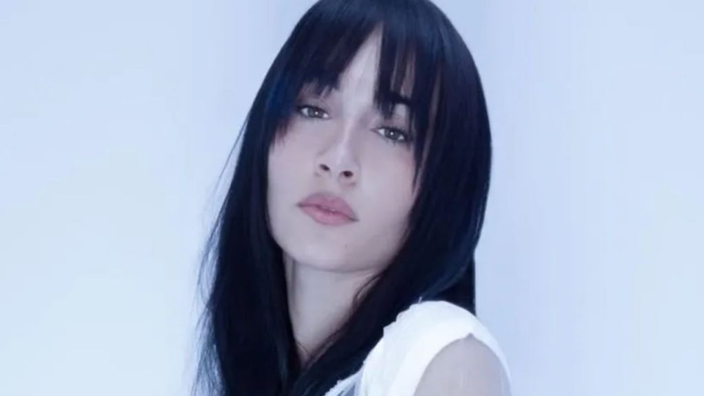 Aitana vende su chalet en Madrid por más de un millón de euros, reflejando su estilo de vida exclusivo y su creciente patrimonio.