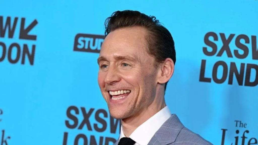 Tom Hiddleston, Loki de Marvel, enfrenta polémicas de su pasado y relaciones mediáticas, mostrando la sombra detrás de su fama internacional.