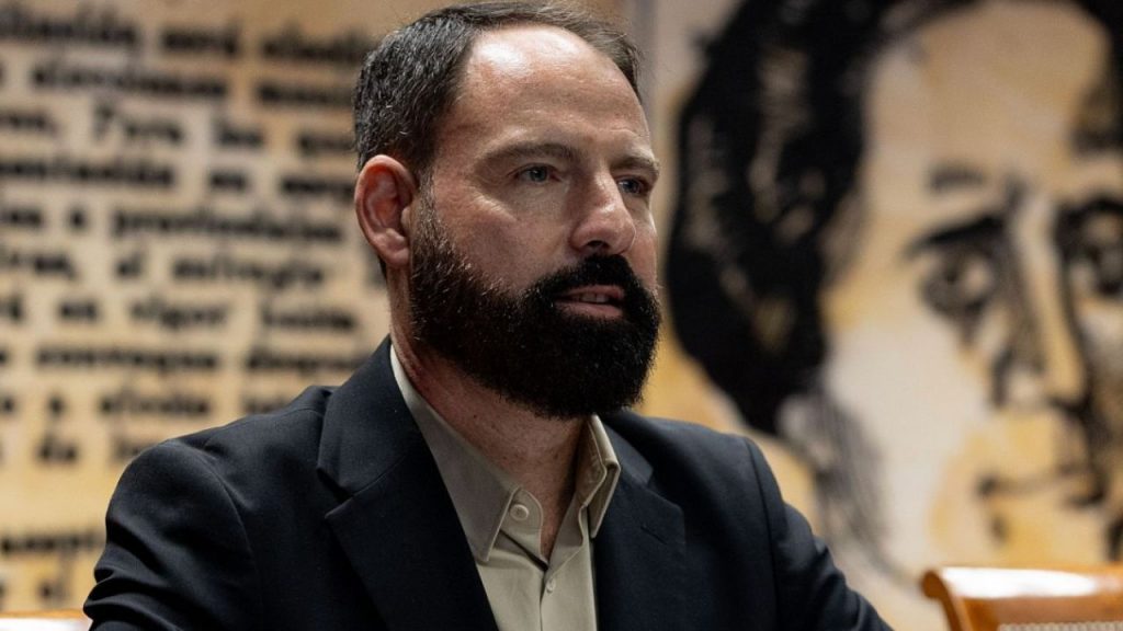 El Supremo investiga entregas de sobres en efectivo al exministro Ábalos tras irregularidades detectadas por la UCO en caja del PSOE.