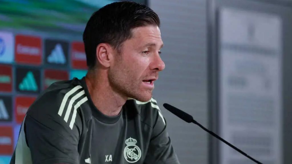 Xabi Alonso convierte al Real Madrid en un muro defensivo en LaLiga, bloqueando casi el 40% de los remates rivales y reforzando la solidez del equipo, mientras debate entre eficacia y espectáculo en el fútbol español.