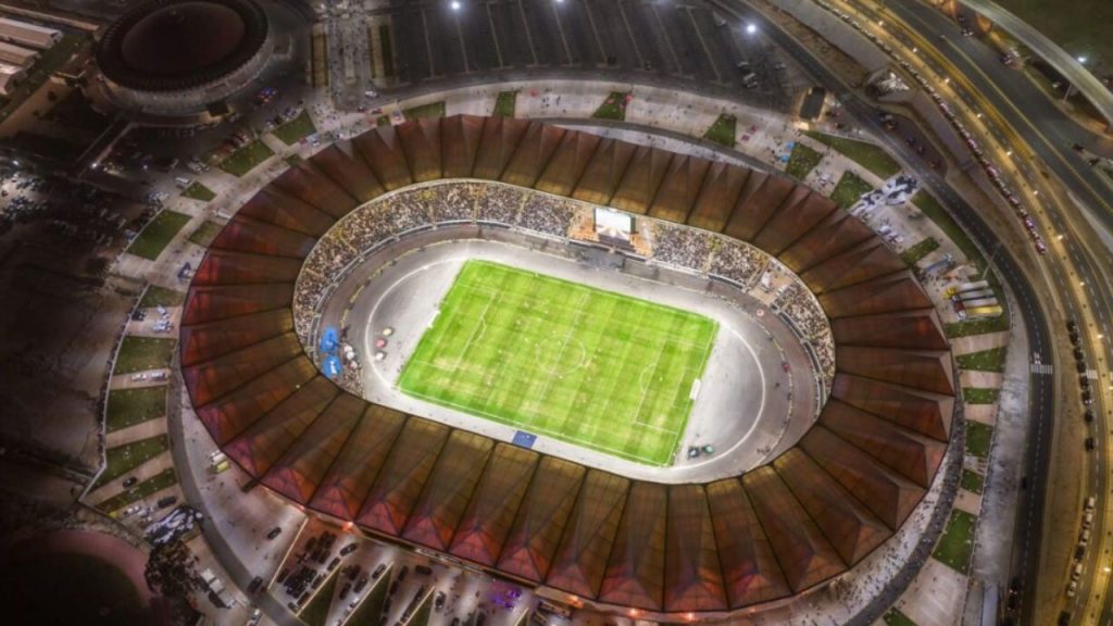 El amistoso del Atlético en Bengasi desata críticas: deporte, propaganda y política se mezclan en un partido que cuestiona la ética del fútbol europeo.