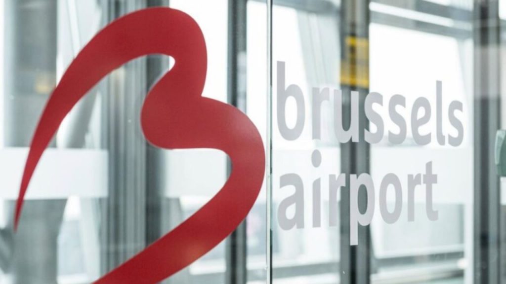 Bélgica vive una paralización total por una huelga nacional que ha cancelado vuelos en Bruselas y Charleroi y ha bloqueado el transporte público. Miles protestan contra las reformas del Gobierno de Bart de Wever.