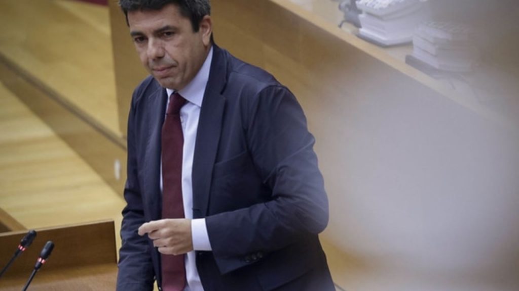 Carlos Mazón defiende el liderazgo del PP en encuestas pese a críticas de la oposición por la gestión de la dana y presiones para dimitir.