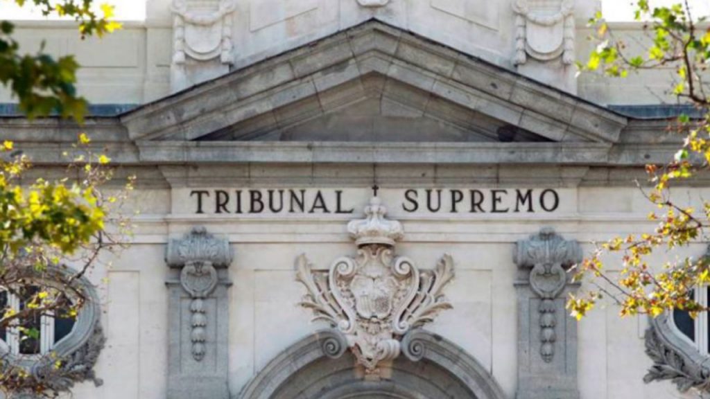 La presidenta del CGPJ, María Isabel Perelló, acerca la justicia a niños en el Supremo, destacando la labor de los jueces y la igualdad social.