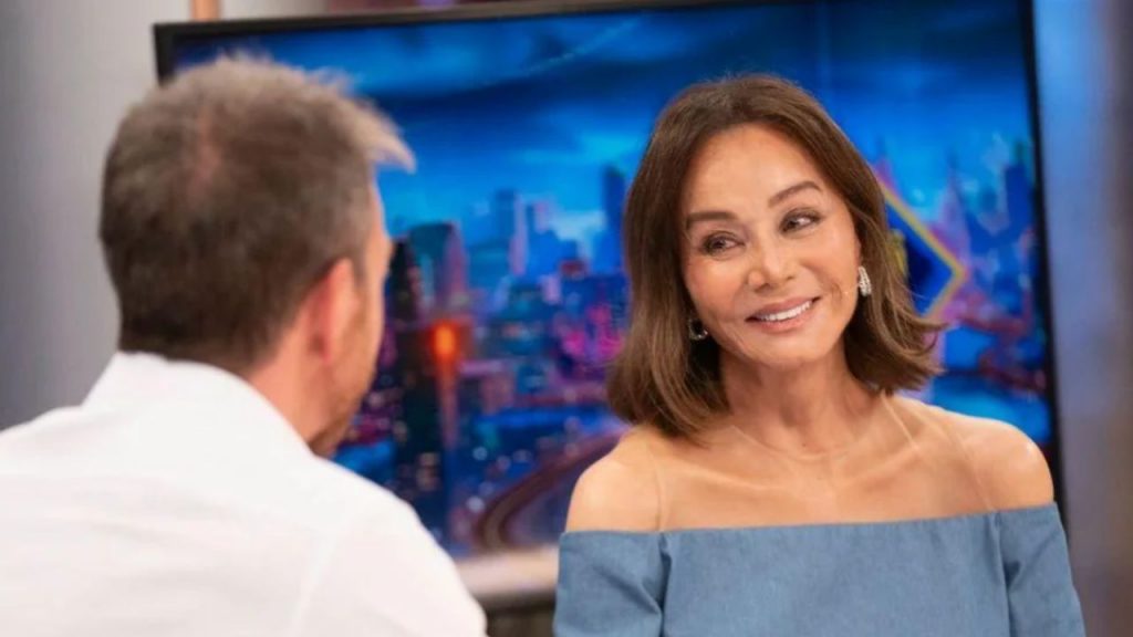 Isabel Preysler triunfa en El Hormiguero con confesiones sobre su vida amorosa y estética, superando a David Broncano en audiencia y reafirmando su influencia mediática.