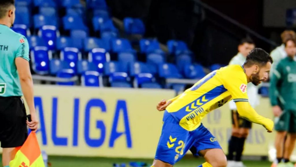 Barcia da la victoria a Las Palmas ante Cádiz en un partido emotivo marcado por el regreso de Kirian Rodríguez tras nueve meses fuera por un linfoma.