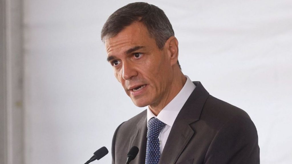 Pedro Sánchez defiende los derechos de la flotilla hacia Gaza, pese a los riesgos y amenazas de seguridad que plantea la intervención israelí.