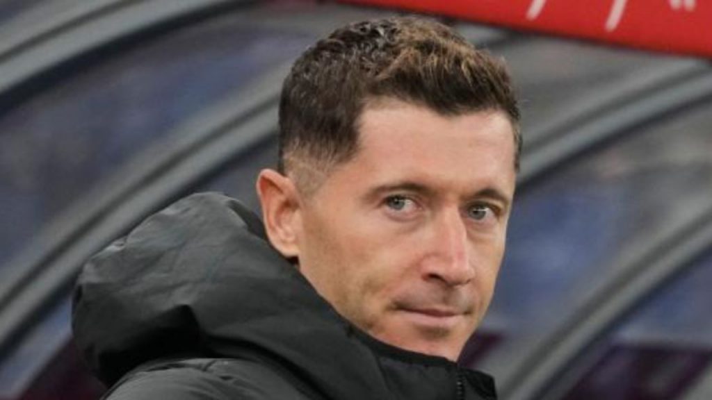 Lewandowski preocupa al Barça entre lesiones y dudas, dejando al club sin delanteros clave y generando debates sobre su futuro y continuidad.