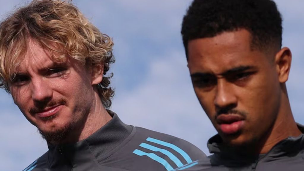 Newcastle amenaza al Benfica de Mourinho en Champions tras un inicio europeo desastroso. El técnico portugués ve su proyecto en duda.