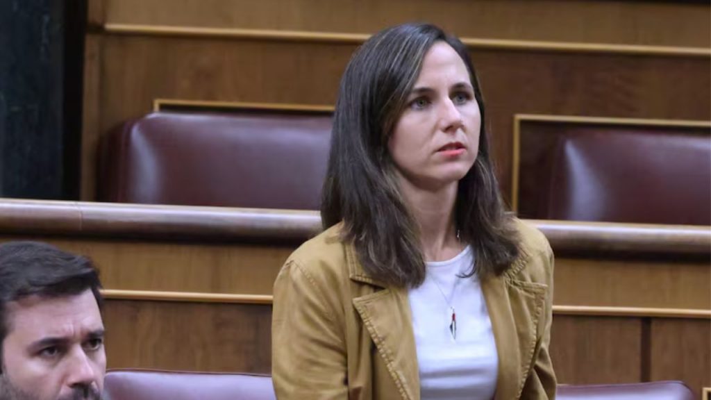 Podemos cuestiona la efectividad del decreto de embargo de armas a Israel, calificándolo de “falso embargo”, mientras el Congreso se prepara para votar y el panorama político se mantiene incierto.