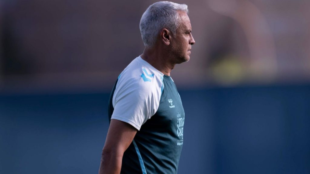 Pellicer destaca el compromiso del Málaga tras el 4-1 en La Rosaleda y reta al equipo a mejorar su rendimiento fuera de casa.