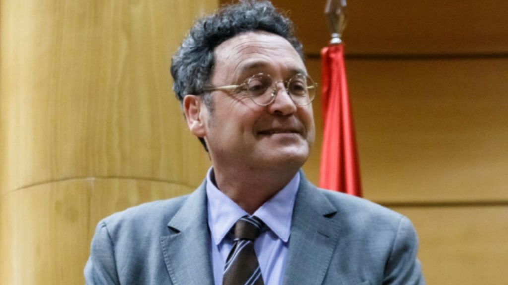 El Tribunal Supremo juzgará al fiscal general Álvaro García Ortiz del 3 al 13 de noviembre por presunta filtración de secretos en un caso fiscal, con 40 testigos y amplias pruebas admitidas.