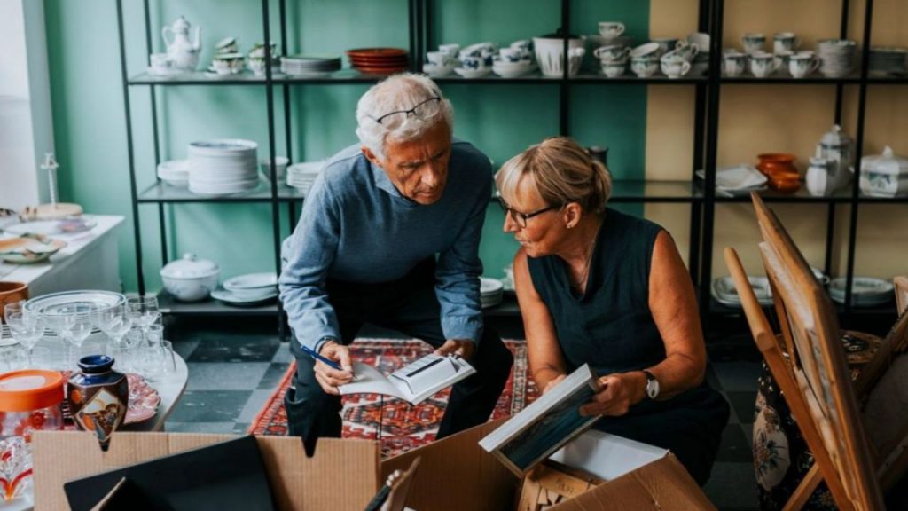Las empresas familiares, que generan el 70% del empleo privado en España, enfrentan retos clave: aumento de costes, falta de talento y digitalización. Pese a ello, su agilidad, compromiso y sostenibilidad las mantienen como motor esencial de la economía.