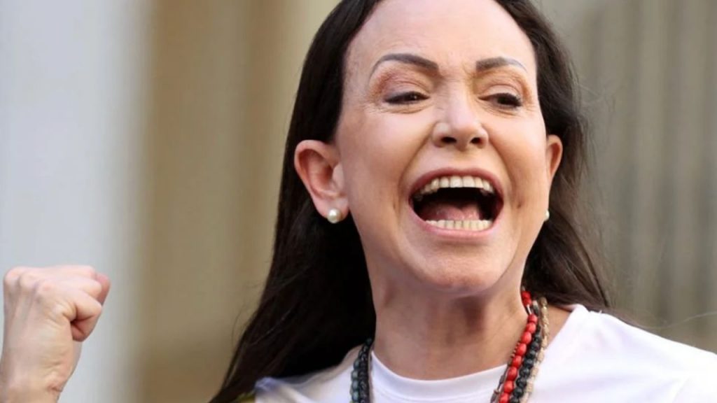 El Gobierno español celebra el Nobel de Paz otorgado a María Corina Machado por su lucha por la democracia en Venezuela. Félix Bolaños resalta el compromiso de España con los derechos humanos y la libertad, mientras el PP apoya la valentía de la líder opositora.