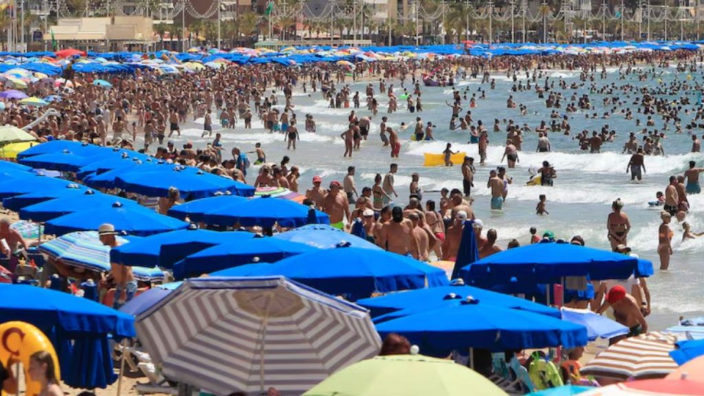 El calendario laboral de 2026 tendrá 14 festivos y cuatro fines de semana largos. Aunque el BOE aún no los confirma, las comunidades ya marcan diferencias regionales entre días nacionales, autonómicos y puentes.