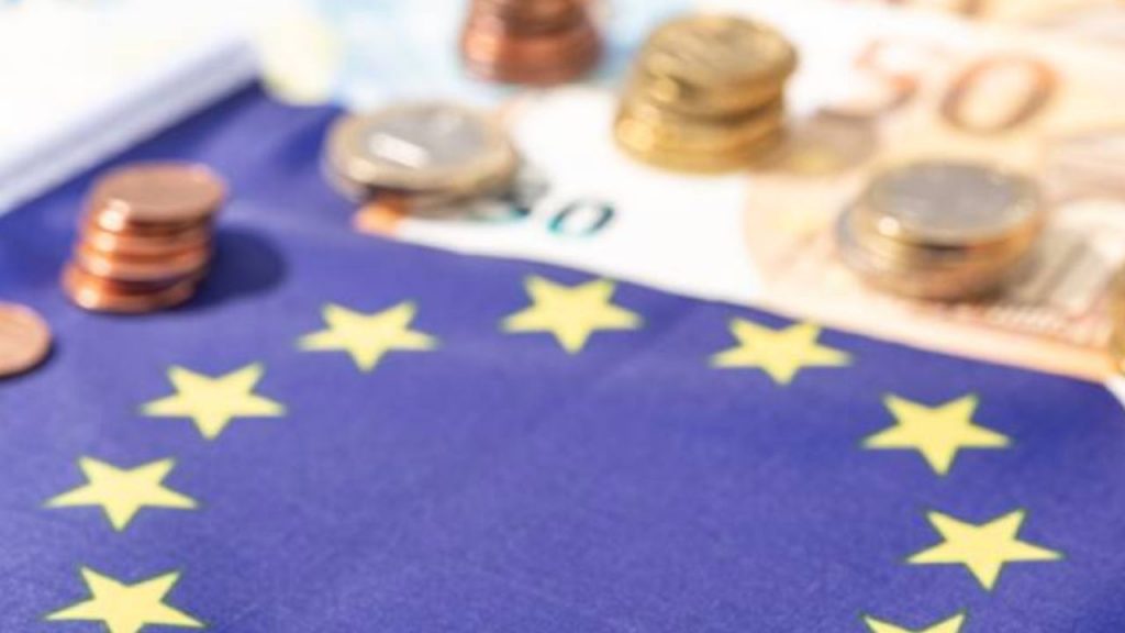 Un informe revela un despilfarro de 200.000 millones de euros en la UE, cuestionando su gestión pública y demandando mayor control y responsabilidad.