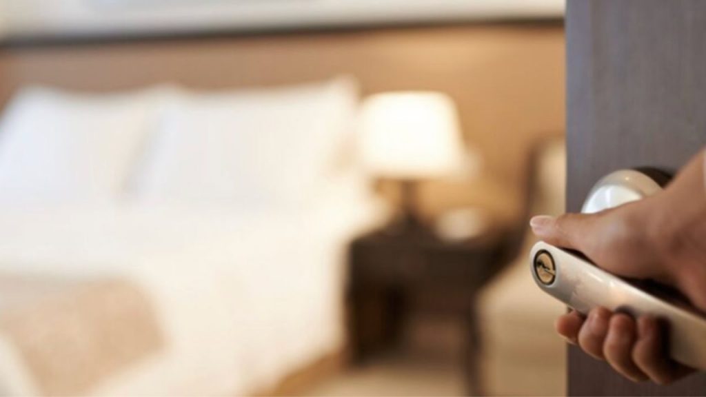 Las pernoctaciones hoteleras en España suben un 1,2% en septiembre, pero el alza de precios del 5,5% genera debate sobre la sostenibilidad del turismo.