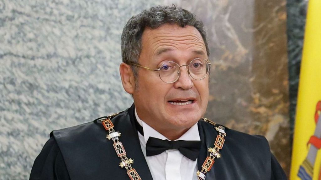 La Fiscalía de Madrid rechaza las peticiones de Alberto González Amador, pareja de Isabel Díaz Ayuso, calificándolas de maniobras dilatorias en su causa por presunto fraude fiscal de 350.951 euros.