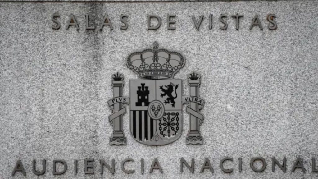 El yihadista Yassine Kanjaa mostró una inquietante “felicidad” tras asesinar al sacristán Diego Valencia en Algeciras. Testigos lo describen sin remordimiento, mientras la Fiscalía pide 50 años por terrorismo.