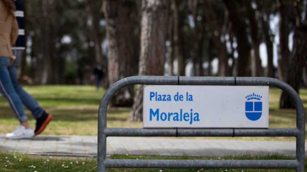 La Moraleja lidera nuevamente como el barrio más rico de España en 2023, con una renta media de 196 429 €. El informe de la Agencia Tributaria revela una creciente brecha económica frente a zonas como Valdelasfuentes y Pozuelo de Alarcón.