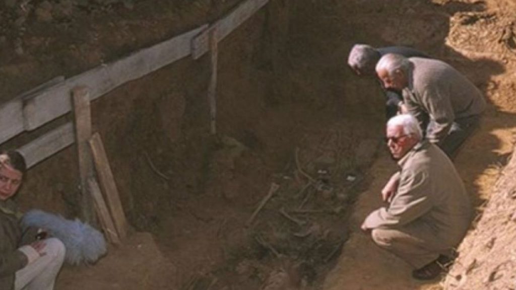 Se cumplen 25 años de la primera exhumación científica en España, la de los ‘Trece de Priaranza del Bierzo’. Este hito impulsó la recuperación de la memoria histórica y reveló las deudas pendientes del Estado con las víctimas del franquismo.