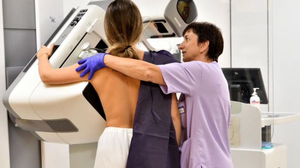 Mónica García reclama a Feijóo transparencia en los cribados de cáncer y advierte al PP por ocultar datos clave sobre la salud pública en sus autonomías.