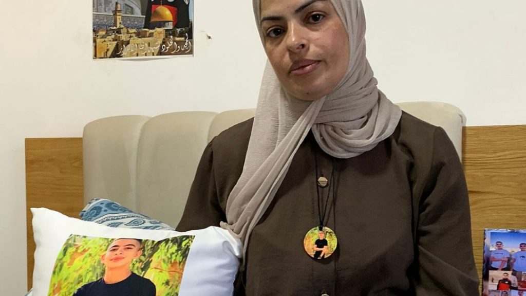 Ammar Hamayel, un niño palestino de 13 años y promesa del Muay Thai, fue asesinado por un francotirador israelí en Cisjordania. Su muerte reabre el debate sobre la impunidad, la violencia y la falta de justicia en los territorios ocupados.