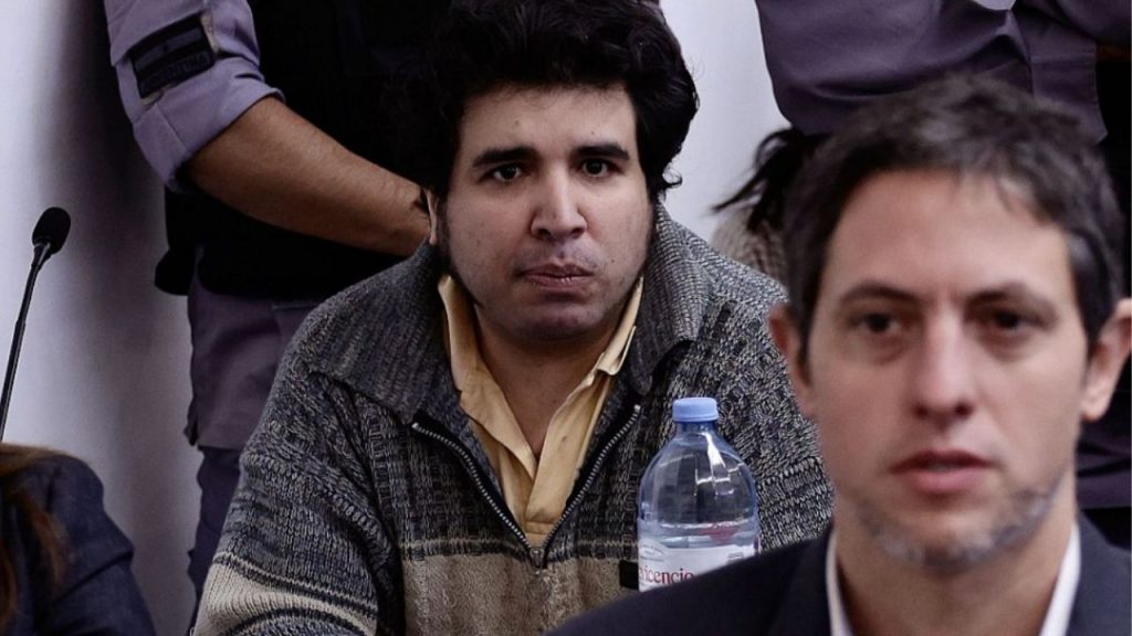 Fernando Sabag Montiel y Brenda Uliarte han sido condenados por el intento de asesinato de Cristina Fernández en 2022. Un juicio cargado de tensión política y acusaciones de corrupción que reaviva la polarización en Argentina.