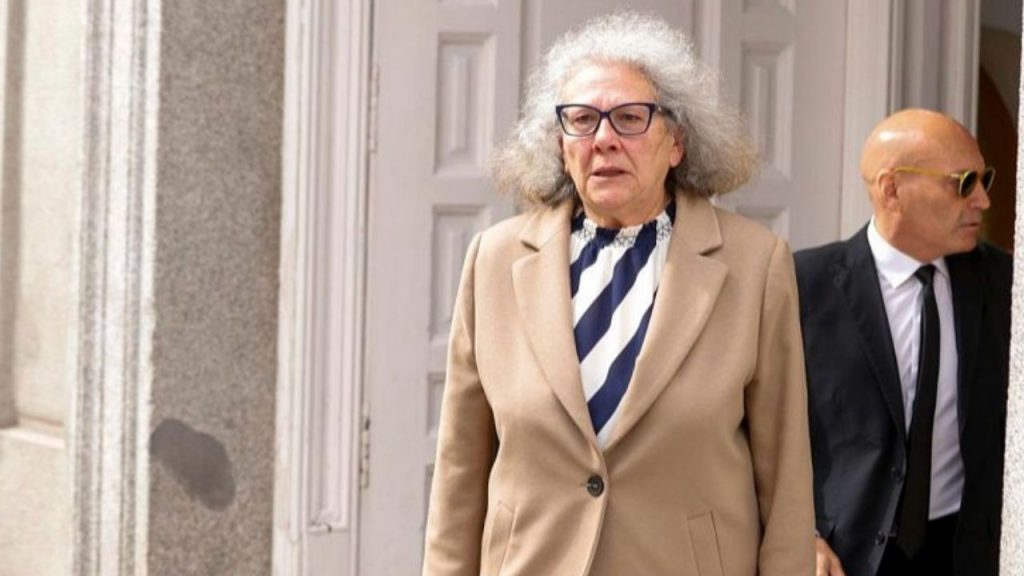 Carmen Pano declara en el Senado que entregó 90.000 euros en efectivo en la sede del PSOE por orden de Víctor de Aldama. Su testimonio, en plena comisión del caso Koldo, aumenta las sospechas de corrupción en el partido.