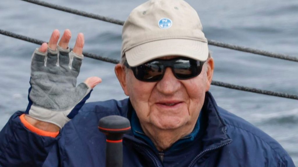 Juan Carlos I reivindica su papel en la Transición y lamenta la pérdida del espíritu democrático en España, mientras presenta sus memorias desde el exilio.