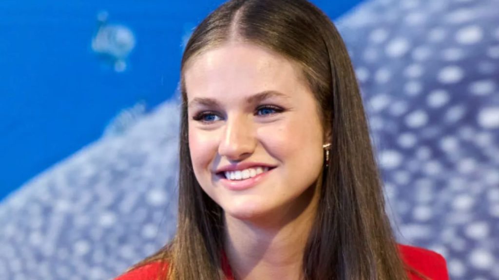 La Princesa Leonor cumple 20 años y repasa dos décadas de historia marcadas por la política, la monarquía y su papel como futura reina de España.