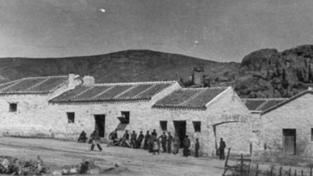 El campo de Bustarviejo simboliza la semiesclavitud de presos republicanos bajo el franquismo. Un museo mantiene viva su memoria histórica.