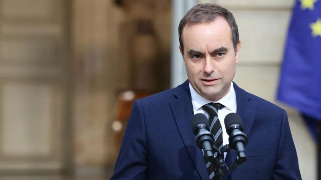 Lecornu nombra un Gobierno con figuras del macronismo, repitiendo ministros de Bayrou y generando dudas sobre el cambio real en Francia.