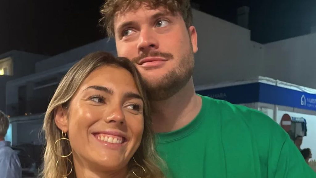 Anna Padilla anuncia su compromiso con Mario Cristóbal tras dos años de relación. La influencer comparte su felicidad con un romántico mensaje y muestra el anillo que simboliza una historia de amor sólida y madura.